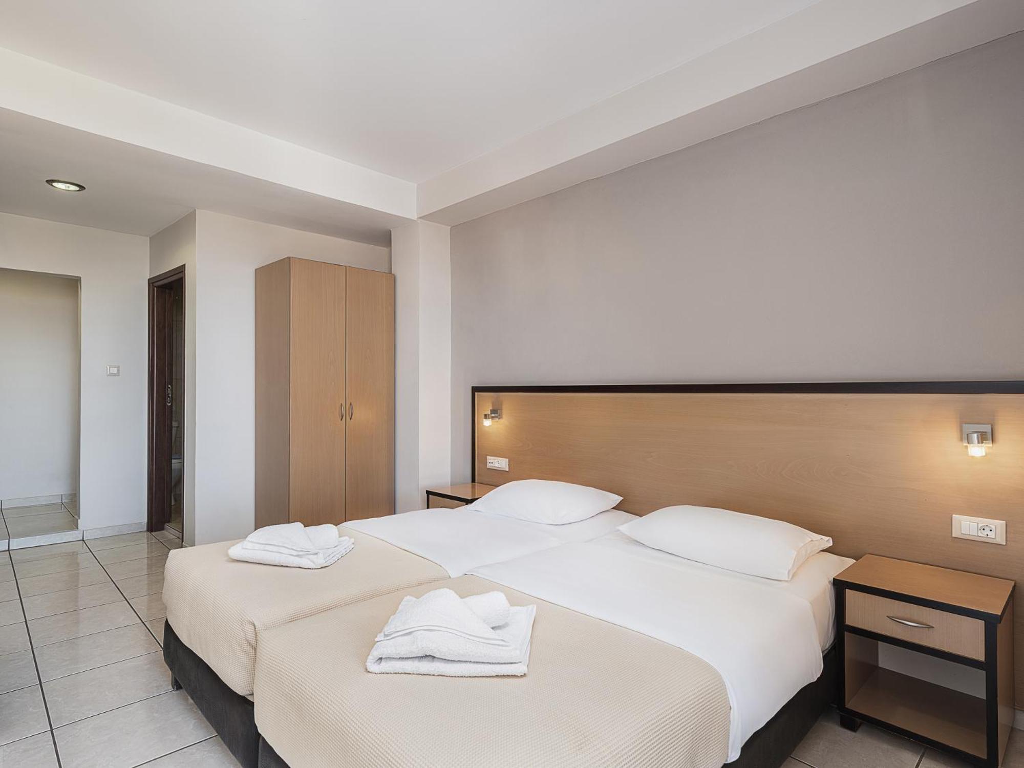 Theofilos City Hotel La Canea Esterno foto