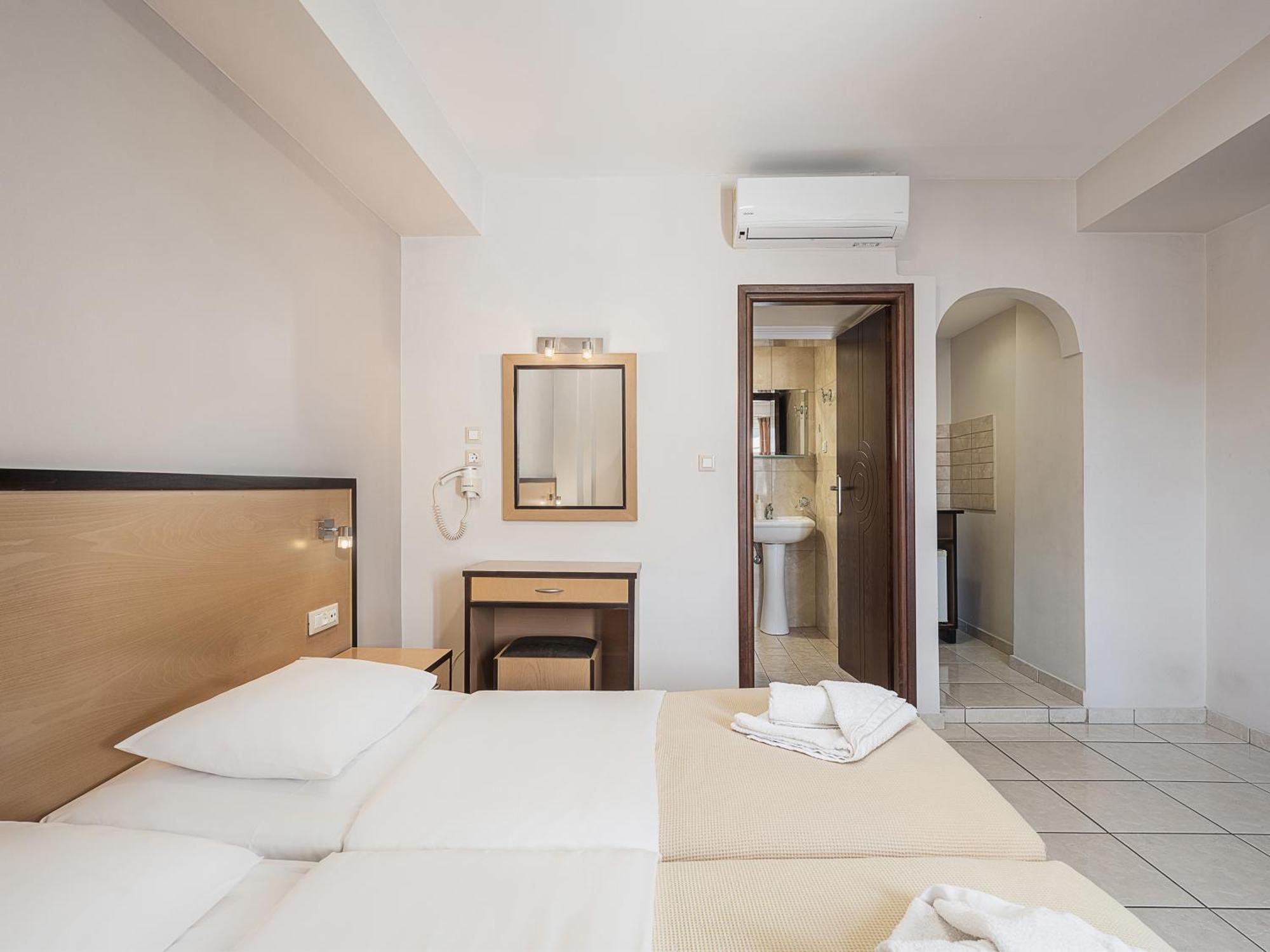 Theofilos City Hotel La Canea Esterno foto