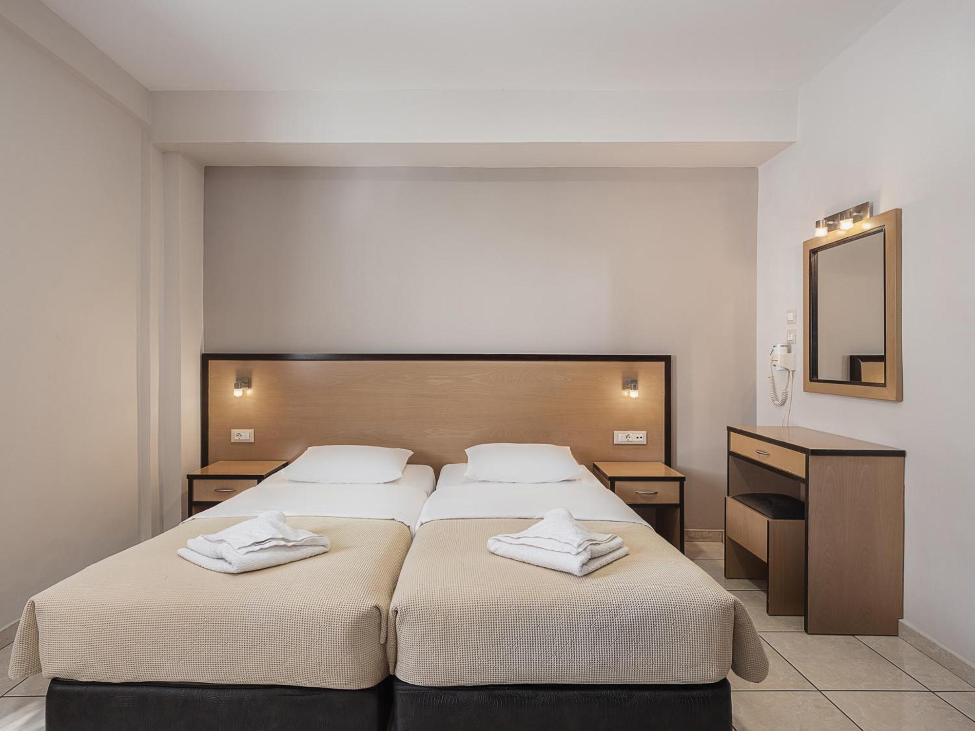 Theofilos City Hotel La Canea Esterno foto