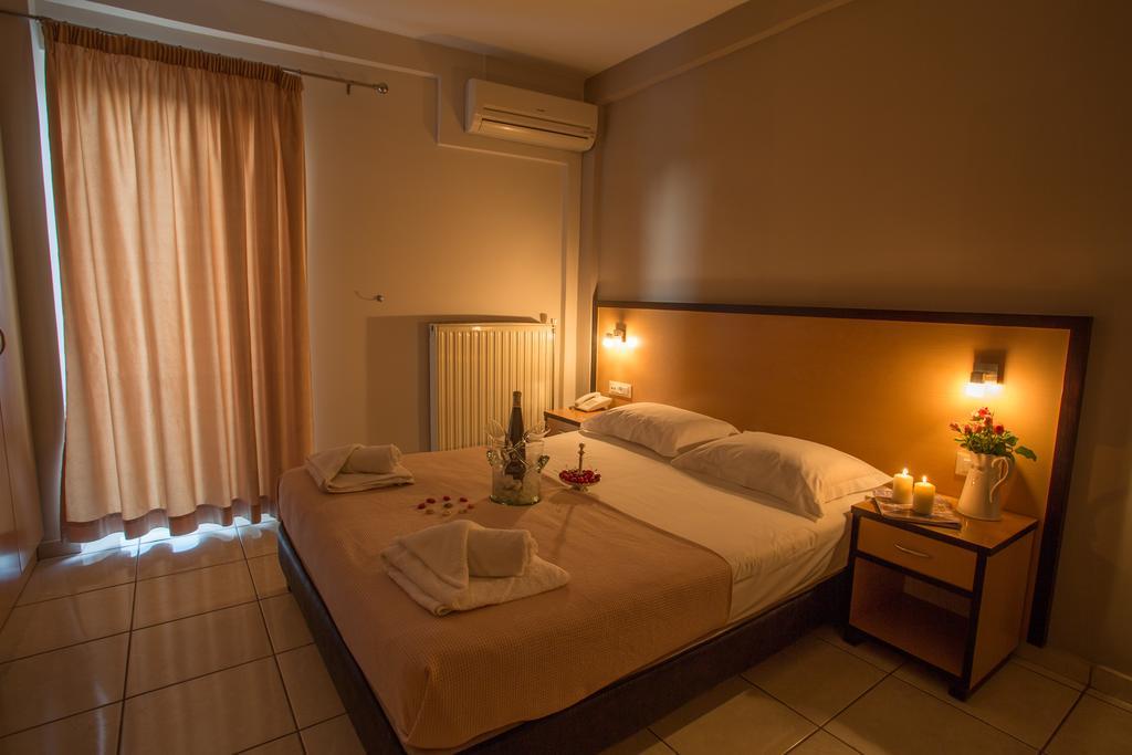 Theofilos City Hotel La Canea Esterno foto