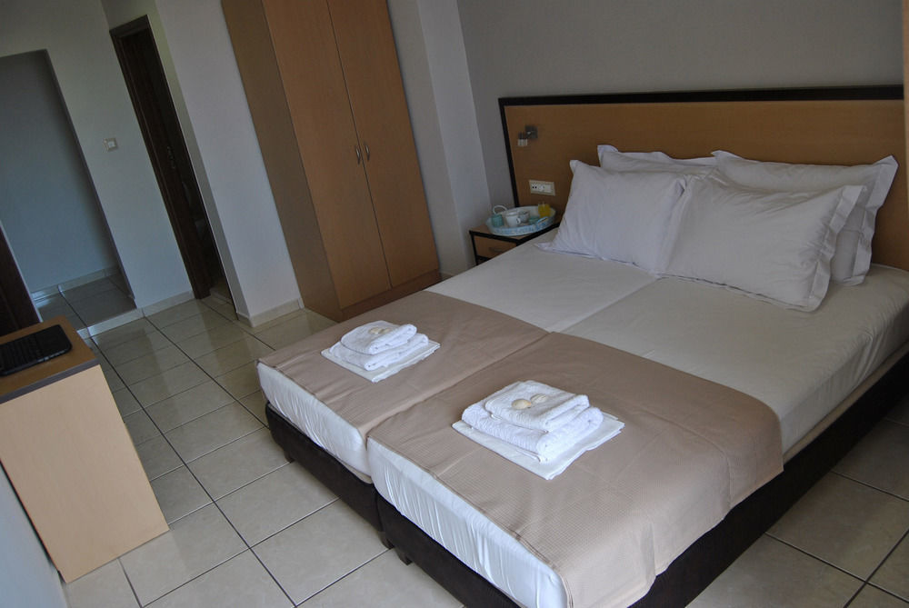 Theofilos City Hotel La Canea Esterno foto