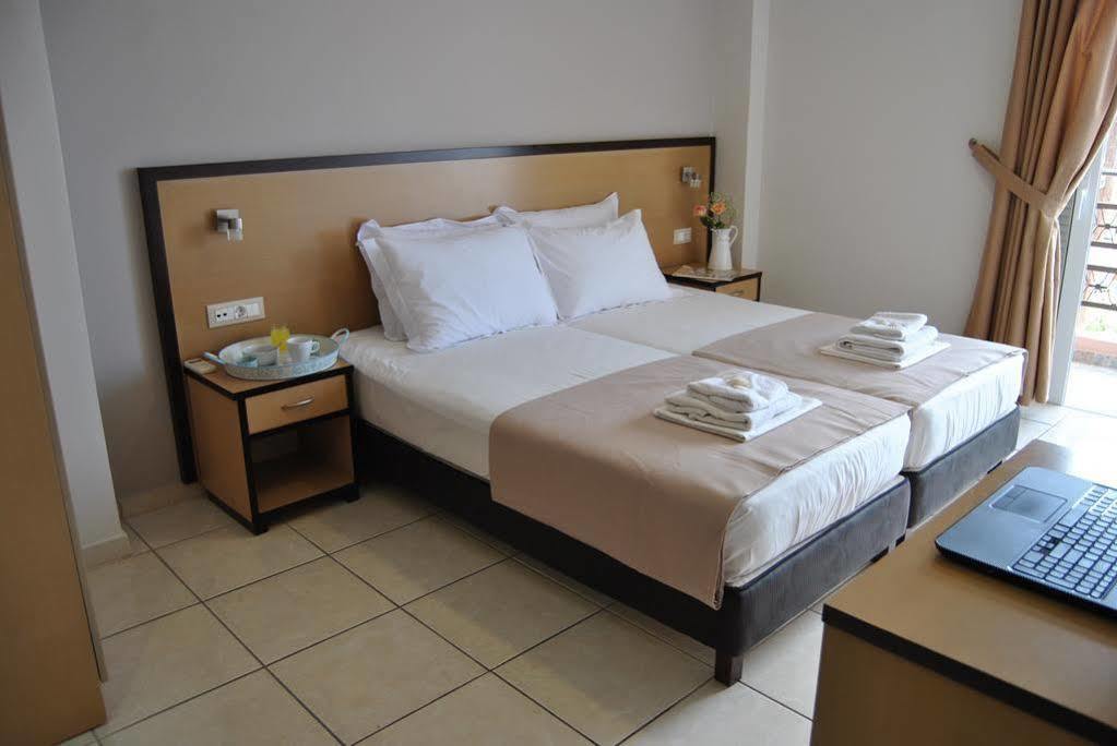 Theofilos City Hotel La Canea Esterno foto