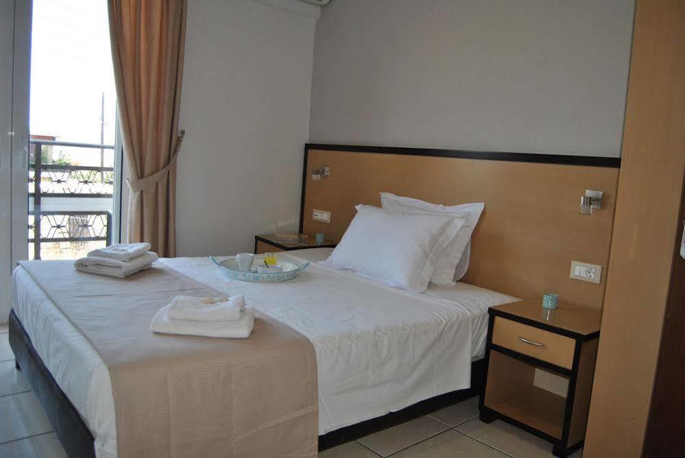 Theofilos City Hotel La Canea Esterno foto